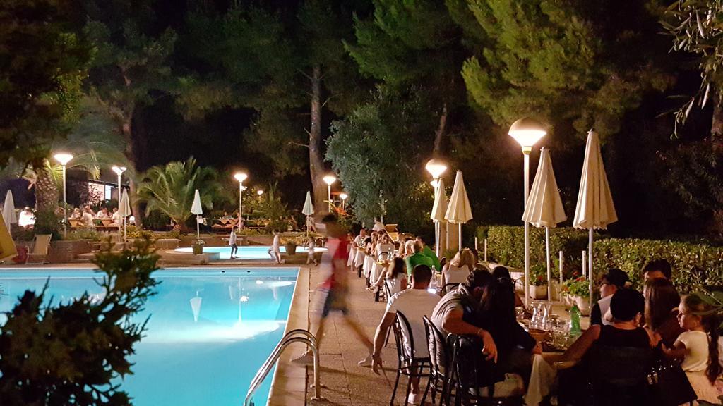 Villaggio Turistico Residence Delfino Vieste Buitenkant foto