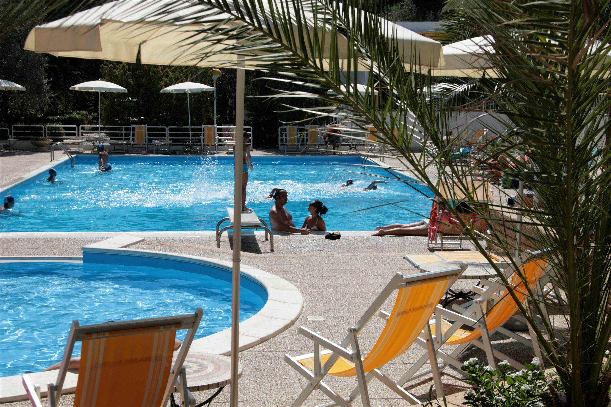 Villaggio Turistico Residence Delfino Vieste Buitenkant foto